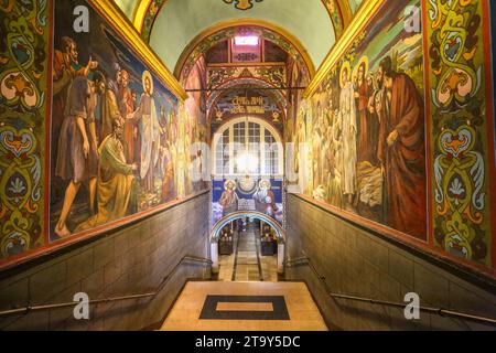 Gemälde in der Bulgarisch-orthodoxen Dreifaltigkeitskathedrale, Russe, Bulgarien, religiöse faszinierende farbenfrohe Fresken Stockfoto