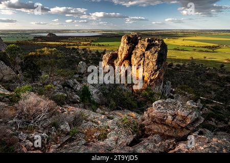 Die Pharos ist eine Felsformation im Mount Arapiles Tooan State Park, berühmt für anspruchsvolle Klettersteige. Stockfoto