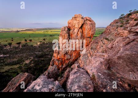 Die Pharos ist eine Felsformation im Mount Arapiles Tooan State Park, berühmt für anspruchsvolle Klettersteige. Stockfoto