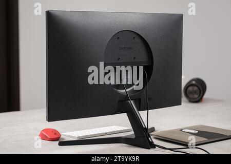Samsung Monitor auf Tisch Stockfoto