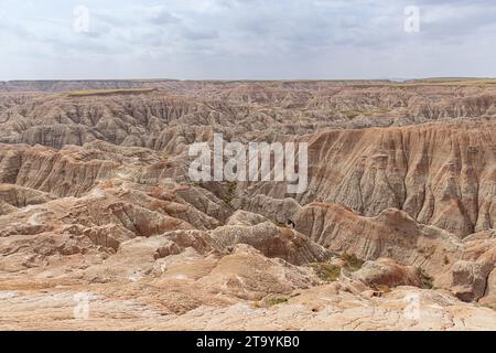 Bunte und erodierte Canyons am Burns Basin Overlook im Badlands National Park Stockfoto