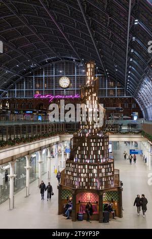 ST. Pancras International feierliche Ausstellung 2023 in Zusammenarbeit mit Hatchards Stockfoto