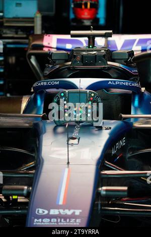 28. November 2023, Yas Marina Circuit, Abu Dhabi, Formel 1 Abu Dhabi Test 2023, im Bild das Lenkrad des Autos von Esteban Ocon (FRA), BWT Alpine F1 Team Stockfoto