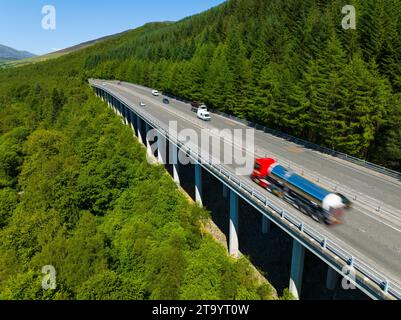 Luftaufnahme des zweispurigen Abschnitts der A9-Hauptstraße am Killiecrankie-Viadukt nördlich von Pitlochry, Perthshire, Schottland, Großbritannien Stockfoto