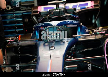 28. November 2023, Yas Marina Circuit, Abu Dhabi, Formel 1 Abu Dhabi Test 2023, im Bild das Lenkrad des Autos von Esteban Ocon (FRA), BWT Alpine F1 Team Stockfoto