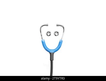 3D realistisches medizinisches Stethoskop auf weißem Hintergrund rendern. Stethoskop-Smile-Konzept. Nationalarzttag. Weltarzt. Konzeptuelles stehoskop. Stockfoto