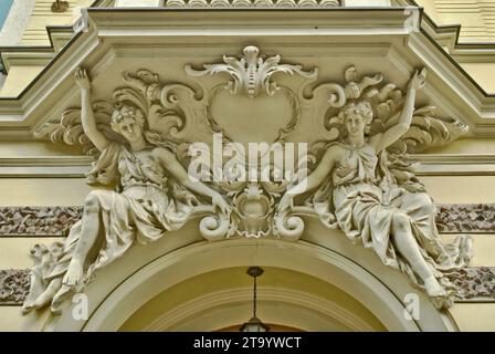 Details der Jugendstil-Fassade des Gebäudes am Piotrkowska-Straße in Łódź, Łódzkie, Polen Stockfoto