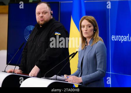 Brüssel, Belgien November 2023. Pressekonferenz der Präsidentin des Europäischen Parlaments Roberta Metsola und Ruslan STEFANCHUK, Sprecher des ukrainischen Parlaments (Werchowna Rada) am 28. November 2023 in Brüssel, Belgien. Quelle: ALEXANDROS MICHAILIDIS/Alamy Live News Stockfoto