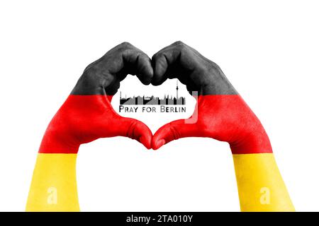 Beten Sie für berlin, deutschland, Stadtsilhouette in Menschenhänden in Form von Herz mit der Flagge deutschlands auf weißem Hintergrund, Konzept für Hoffnung und hilfreiche Unterstützung für die berliner Opfer Stockfoto