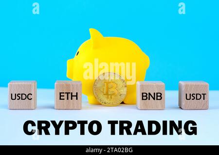 Symbole und Namen von Kryptowährungen. golden Coin Bitcoin. Kryptowährungstechnologie. Business, Krypto-Trading-Konzept-Bild. Stockfoto