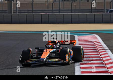 Abu Dhabi, Abu Dhabi. November 2023. Oscar Piastri (aus) McLaren MCL60. 28.11.2023. Formel-1-Test, Yas Marina Circuit, Abu Dhabi, Dienstag. Das Foto sollte lauten: XPB/Press Association Images. Quelle: XPB Images Ltd/Alamy Live News Stockfoto