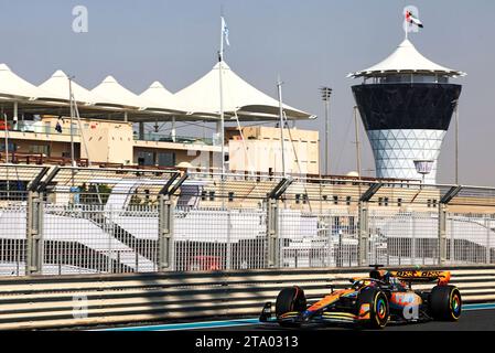 Abu Dhabi, Abu Dhabi. November 2023. Oscar Piastri (aus) McLaren MCL60. 28.11.2023. Formel-1-Test, Yas Marina Circuit, Abu Dhabi, Dienstag. Das Foto sollte lauten: XPB/Press Association Images. Quelle: XPB Images Ltd/Alamy Live News Stockfoto