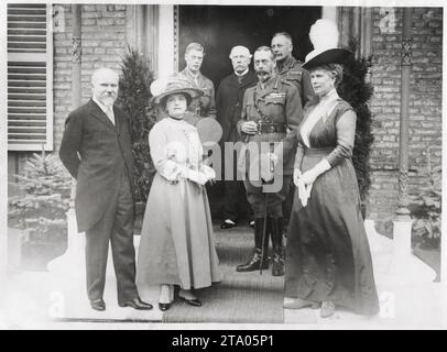 1. Weltkrieg: Der britische König George V., Präsident und Madame Poincare, Prinz von Wales, Sir Doublas Haig und Lord Bertie, Frankreich Stockfoto