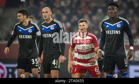 Düsseldorf, Deutschland. November 2023. Marcin Kaminski (S04) Henning Matriciani (S04) Yannik Engelhardt (F95) Bryan Lasme (S04) Fortuna Düsseldorf - F Stockfoto