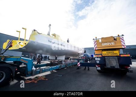 Transfer von IMOCA La Mie Caline - Artipole (Arnaud Boissières) zwischen Port-La-Foret und Les Sables d'Olonne - Ankunft beim Team Arnaud Boissières in Sables d'Olonne am 12. Februar 2018 - Foto Olivier Blanchet / DPPI Stockfoto