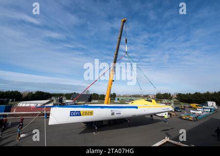 Transfer von IMOCA La Mie Caline - Artipole (Arnaud Boissières) zwischen Port-La-Foret und Les Sables d'Olonne, Entladung des Bootes am 12. Februar 2018 in Sables d'Olonne, Frankreich - Foto Olivier Blanchet / DPPI Stockfoto