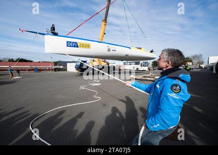 Transfer von IMOCA La Mie Caline - Artipole (Arnaud Boissières) zwischen Port-La-Foret und Les Sables d'Olonne, Entladung des Bootes am 12. Februar 2018 in Sables d'Olonne, Frankreich - Foto Olivier Blanchet / DPPI Stockfoto