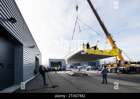 Transfer von IMOCA La Mie Caline - Artipole (Arnaud Boissières) zwischen Port-La-Foret und Les Sables d'Olonne, Entladung des Bootes am 12. Februar 2018 in Sables d'Olonne, Frankreich - Foto Olivier Blanchet / DPPI Stockfoto