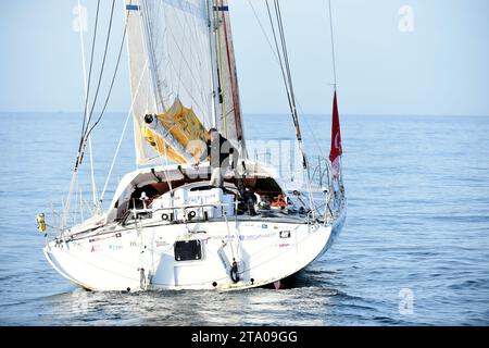 Ankunft von Sebastien Destremau (FRA), Skipper Technofirst Face Ocean, 18. Platz des Sailing Circumnavigation Solorennens Vendee Globe, in Les Sables d'Olonne, Frankreich, am 10. März 2017 - Foto Olivier Blanchet / DPPI Stockfoto