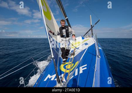 Der französische Kapitän Francois Gabart an Bord des IMOCA MACIF-Trainings für die Route du Rhum vor Port La Foret, Bretagne, am 19. juli 2014 - Foto Olivier Blanchet / DPPI Stockfoto