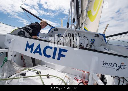 Der französische Kapitän Francois Gabart an Bord des IMOCA MACIF-Trainings für die Route du Rhum vor Port La Foret, Bretagne, am 19. juli 2014 - Foto Olivier Blanchet / DPPI Stockfoto
