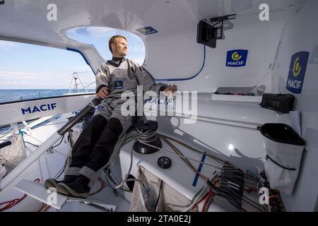 Der französische Kapitän Francois Gabart an Bord des IMOCA MACIF-Trainings für die Route du Rhum vor Port La Foret, Bretagne, am 19. juli 2014 - Foto Olivier Blanchet / DPPI Stockfoto