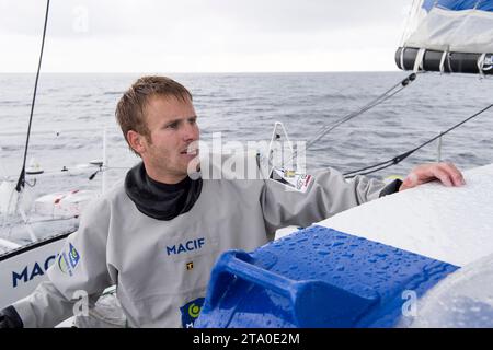 Der französische Kapitän Francois Gabart an Bord des IMOCA MACIF-Trainings für die Route du Rhum vor Port La Foret, Bretagne, am 19. juli 2014 - Foto Olivier Blanchet / DPPI Stockfoto