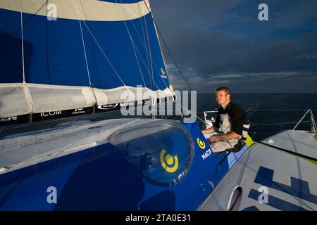Der französische Kapitän Francois Gabart an Bord des IMOCA MACIF-Trainings für die Route du Rhum vor Port La Foret, Bretagne, am 19. juli 2014 - Foto Olivier Blanchet / DPPI Stockfoto