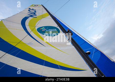 Der französische Kapitän Francois Gabart an Bord des IMOCA MACIF-Trainings für die Route du Rhum vor Port La Foret, Bretagne, am 19. juli 2014 - Foto Olivier Blanchet / DPPI Stockfoto