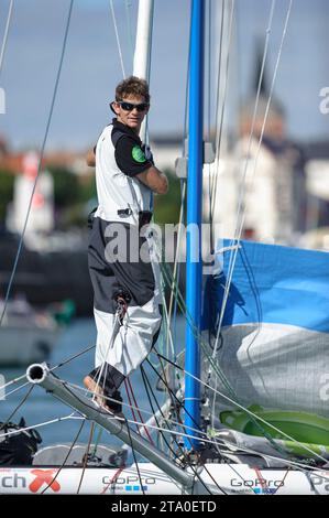 Der Franzose Vincent Beauvarlet reist vom 5. Bis 2013. Oktober in Les Sables d'Olonne (Westfrankreich) zu seinem ersten Versuch auf einen neuen Rekord für eine Weltumrundung mit einem Katamaran ab. - Sie planen 11 Monate mit Etappen für die Reise auf einem 6,3-Meter-Katamaran - Foto Olivier Blanchet / DPPI Stockfoto