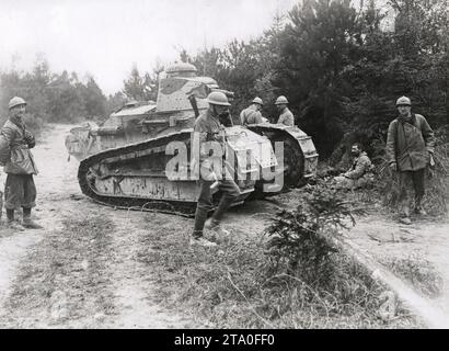 1. Weltkrieg: Truppen und ein Panzer in Champagne, Frankreich Stockfoto