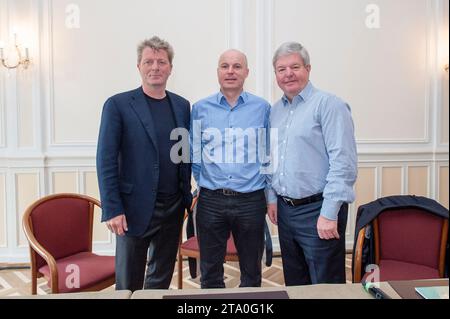 SEGELN - IMOCA PRESSEKONFERENZ - LAUSANNE (SUI) - 27/04/2013 - FOTO OLIVIER BLANCHET / DPPI - Georgio Pauen ( Vizepräsident OSM ) Luc Talbourdet ( Präsident IMOCA ) und Keith Mills ( Präsident OSM ) Stockfoto