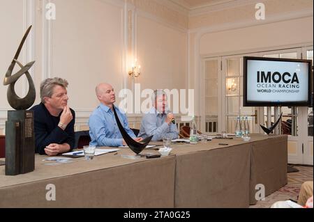 SEGELN - IMOCA PRESSEKONFERENZ - LAUSANNE (SUI) - 27/04/2013 - FOTO OLIVIER BLANCHET / DPPI - Georgio Pauen ( Vizepräsident OSM ) Luc Talbourdet ( Präsident IMOCA ) und Keith Mills ( Präsident OSM ) Stockfoto