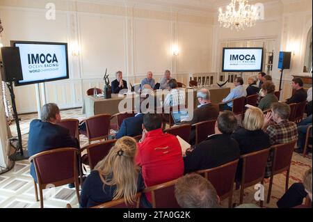 SEGELN - IMOCA PRESSEKONFERENZ - LAUSANNE (SUI) - 27/04/2013 - FOTO OLIVIER BLANCHET / DPPI - Georgio Pauen ( Vizepräsident OSM ) Luc Talbourdet ( Präsident IMOCA ) und Keith Mills ( Präsident OSM ) Stockfoto