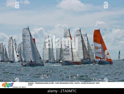 SEGELN - TRANSGASCOGNE 6,50 2007 - HAFEN BOURGENAY (FRA) - 22/07/2007 - FOTO : OLIVIER BLANCHET / DPPI FLOTTE BEIM START Stockfoto