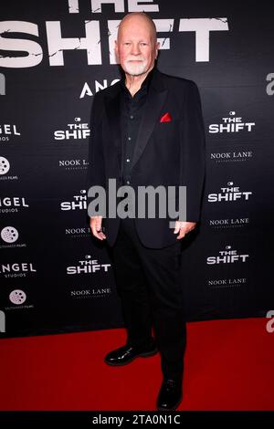 Los Angeles, Ca. November 2023. Greg Wike bei der Premiere von „The Shift“ im AMC The Grove 14 in Los Angeles, Kalifornien am 27. November 2023. Quelle: Faye Sadou/Media Punch/Alamy Live News Stockfoto