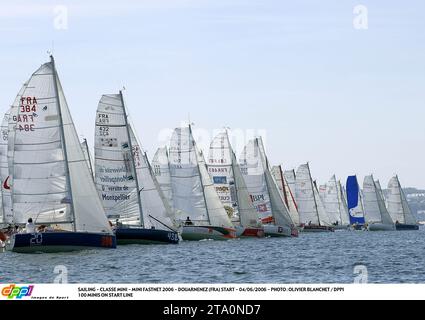 SEGELN - CLASSE MINI - MINI FASTNET 2006 - DOUARNENEZ (FRA) START - 04/06/2006 - FOTO : OLIVIER BLANCHET / DPPI 100 MINIS AM START Stockfoto