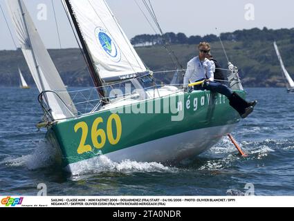 SEGELN - CLASSE MINI - MINI FASTNET 2006 - DOUARNENEZ (FRA) START - 04/06/2006 - FOTO : OLIVIER BLANCHET / DPPI NEGAWATT / SKIPPER : OLIVIER CUSIN (FRA) MIT RICHARD MERIGEAUX (FRA) Stockfoto