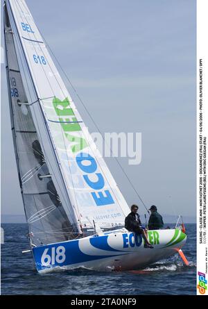 SEGELN - CLASSE MINI - MINI FASTNET 2006 - DOUARNENEZ (FRA) START - 04/06/2006 - FOTO : OLIVIER BLANCHET / DPPI ECOVER / SKIPPER : PETER LAUREYSSENS (BEL) MIT ERIC GUEGAN (FRA) Stockfoto