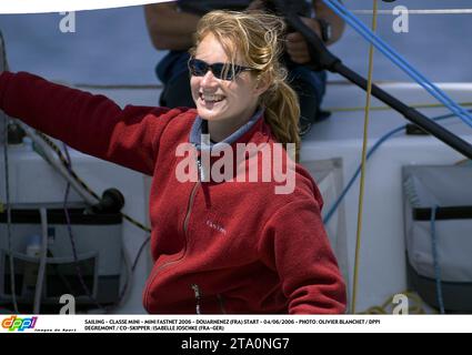 SEGELN - CLASSE MINI - MINI FASTNET 2006 - DOUARNENEZ (FRA) START - 04/06/2006 - FOTO : OLIVIER BLANCHET / DPPI DEGREMONT / CO-SKIPPER : ISABELLE JOSCHKE (FRA-DE) Stockfoto