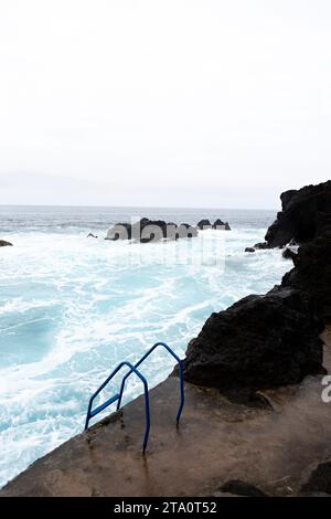 Natürlicher Pool der Azoren, Portugal: Eine unvergessliche Reise durch die atemberaubenden Landschaften dieses Atlantikparadieses Stockfoto