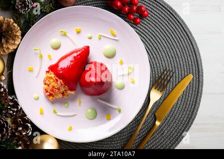 Piquillo Paprika gefüllt mit Kabeljau. Traditionelle spanische Tapa an den weihnachtsferien. Stockfoto