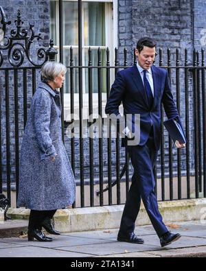 London, Großbritannien. November 2023. Alex Chalk, KC, Abgeordneter, Staatssekretär für Justiz und Lordkanzler mit der wissenschaftlichen Chefberaterin der Regierung, Frau Angela McLean. Die Minister nehmen heute an der wöchentlichen Kabinettssitzung in der Downing Street Teil. Quelle: Imageplotter/Alamy Live News Stockfoto