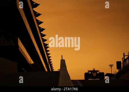 Abu Dhabi, Abu Dhabi. November 2023. Oscar Piastri (aus) McLaren MCL60. 28.11.2023. Formel-1-Test, Yas Marina Circuit, Abu Dhabi, Dienstag. Das Foto sollte lauten: XPB/Press Association Images. Quelle: XPB Images Ltd/Alamy Live News Stockfoto