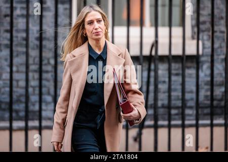 Downing Street, London, Großbritannien. November 2023. Laura Trott, MBE-Abgeordnete, Chief Secretary of the Treasury, nimmt an der wöchentlichen Kabinettssitzung in der Downing Street 10 Teil. Foto: Amanda Rose/Alamy Live News Stockfoto