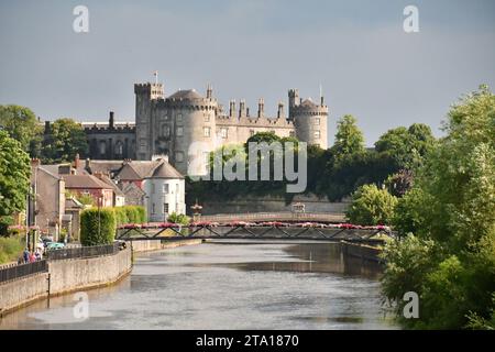 Blick auf den Fluss Nore und Kilkenny Castle Stockfoto