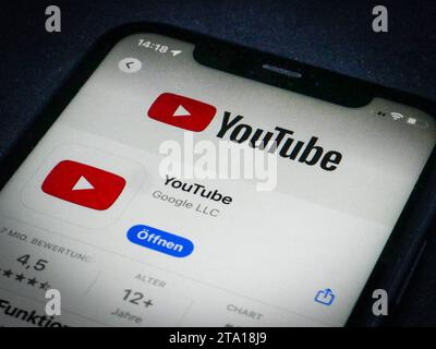 App Store – Apple – Apple App Store auf einem iPhone. Apps Charts Kostenlos. YouTube // 28.11.2023 *** App Store Apple App Store auf einem iPhone Apps Charts kostenlose YouTube 28 11 2023 Stockfoto