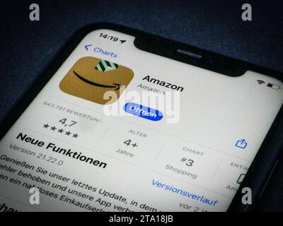 App Store – Apple – Apple App Store auf einem iPhone. Apps Charts Kostenlos. Amazon // 28.11.2023 *** App Store Apple App Store auf einem iPhone Apps Charts kostenlos Amazon 28 11 2023 Stockfoto