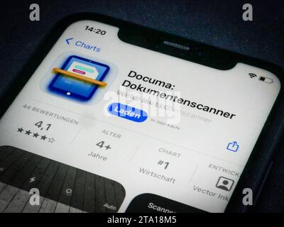App Store – Apple – Apple App Store auf einem iPhone. Apps Charts Kostenlos. Documa: Dokuemntenscanner // 28.11.2023 *** App Store Apple App Store auf einem iPhone Apps Charts kostenloser Documa Document Scanner 28 11 2023 Stockfoto