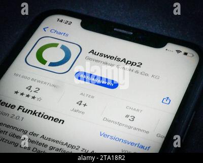 App Store – Apple – Apple App Store auf einem iPhone. Apps Charts Kostenlos. AusweisApp2 // 28.11.2023 *** App Store Apple App Store auf einem iPhone Apps Charts kostenloses BadgeApp2 28 11 2023 Stockfoto